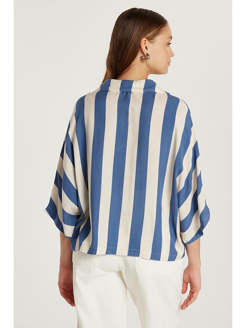 Karışık Kadın Standart Fit Viskon V Yaka Çizgili Gömlek-4