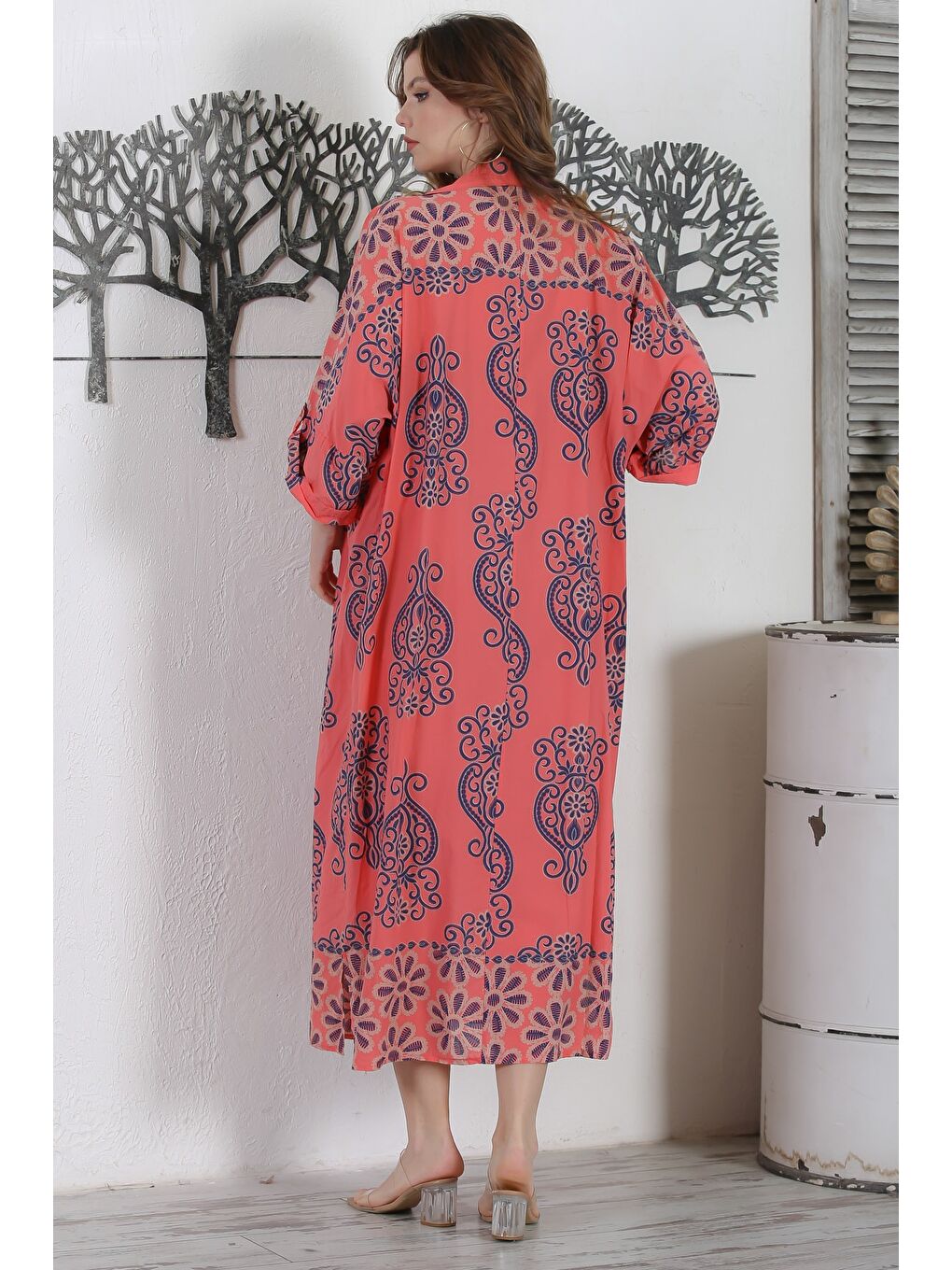 İtalyan Bej Gömlek Yaka Düğmeli 3/4 Kol Yırtmaçlı Allover Baskılı Oversize Dokuma Elbise 130 72-7