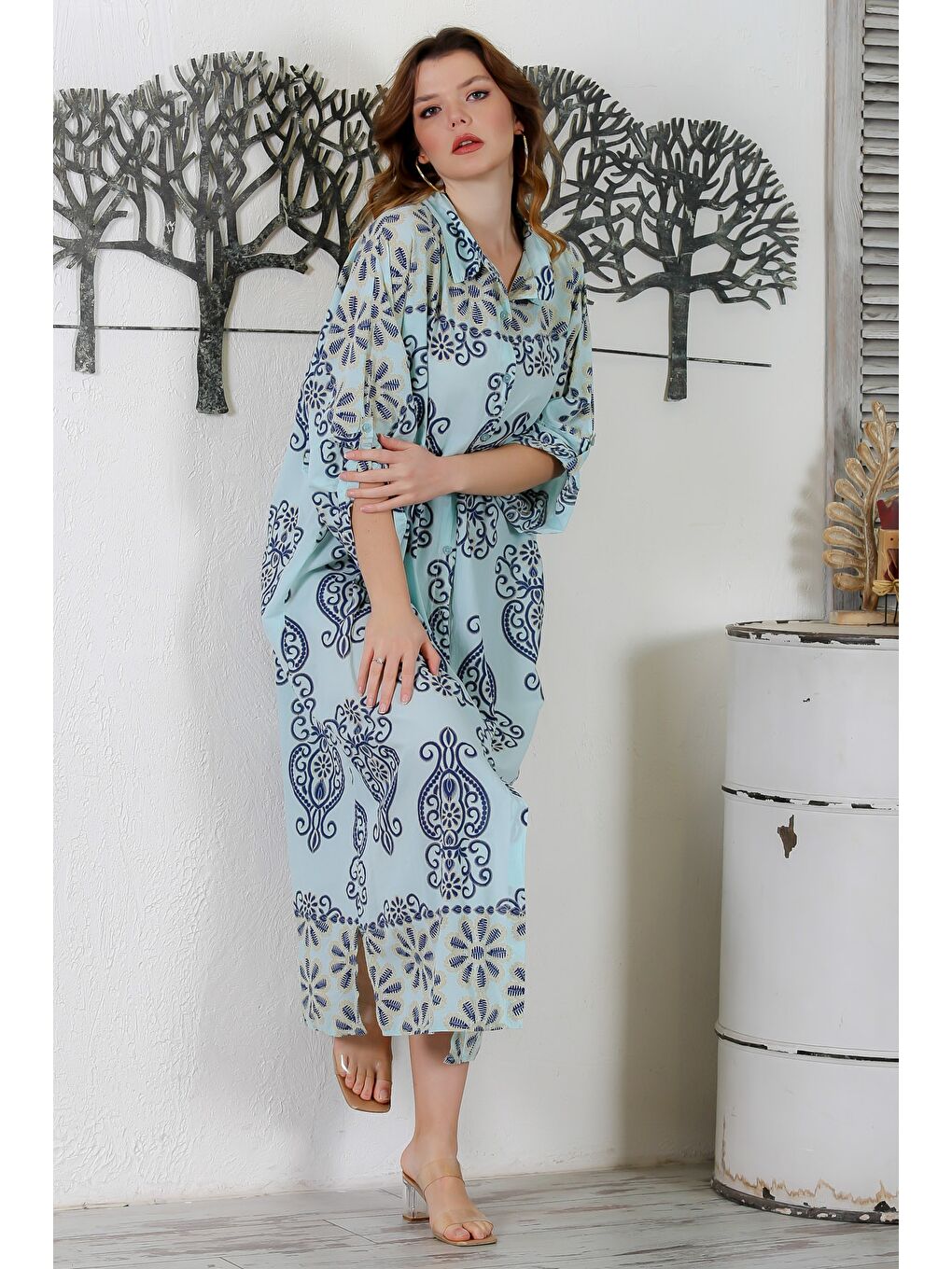 İtalyan Açık Turkuaz Gömlek Yaka Düğmeli 3/4 Kol Allover Baskılı Oversize Dokuma Elbise 130 72-3