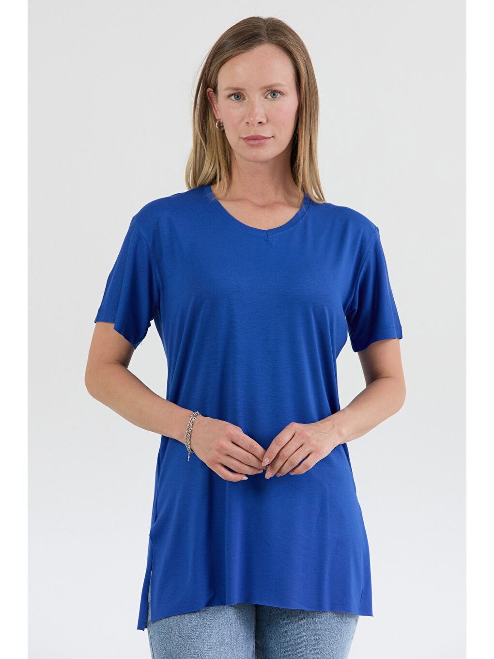 Mavi Basic V Yaka Yanları Yırtmaçlı Elastanlı Salaş Tişört