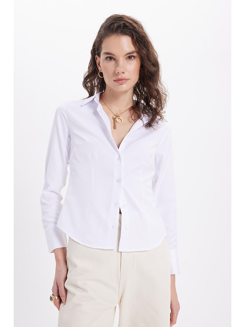 Kadın Slim Fit Dar Kesim Pensli Vucüda Oturan Uzun Manşet Beyaz Gömlek