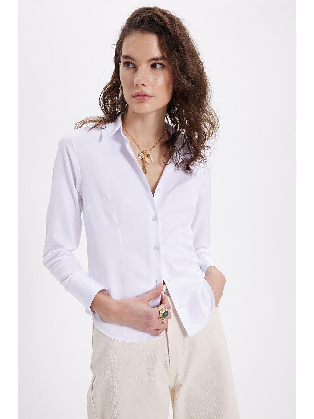 Kadın Slim Fit Dar Kesim Pensli Vucüda Oturan Uzun Manşet Beyaz Gömlek-3