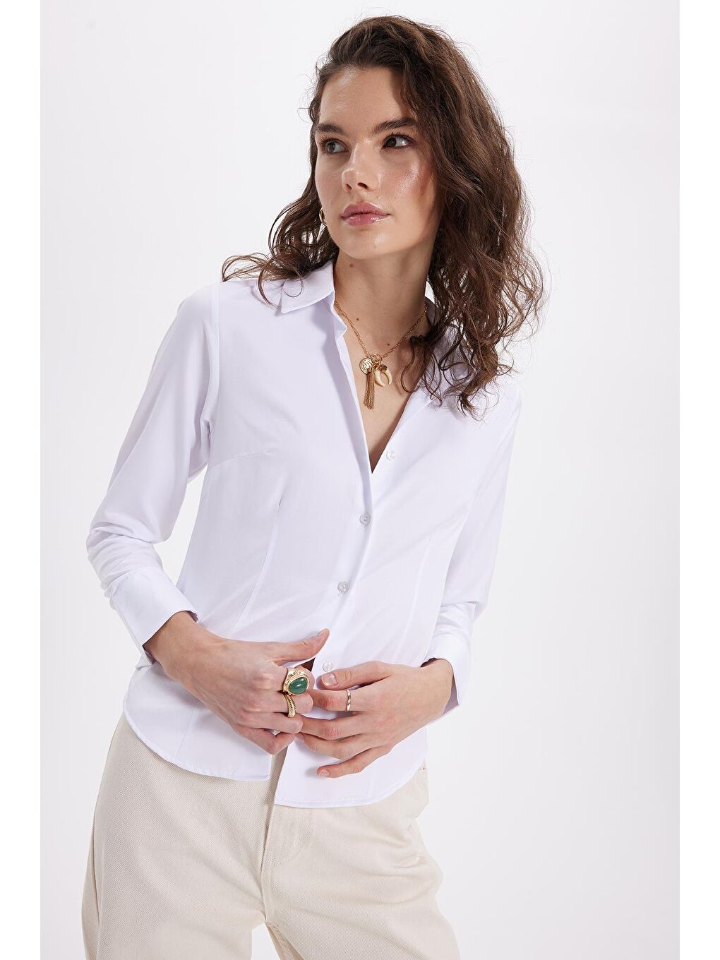 Kadın Slim Fit Dar Kesim Pensli Vucüda Oturan Uzun Manşet Beyaz Gömlek-5
