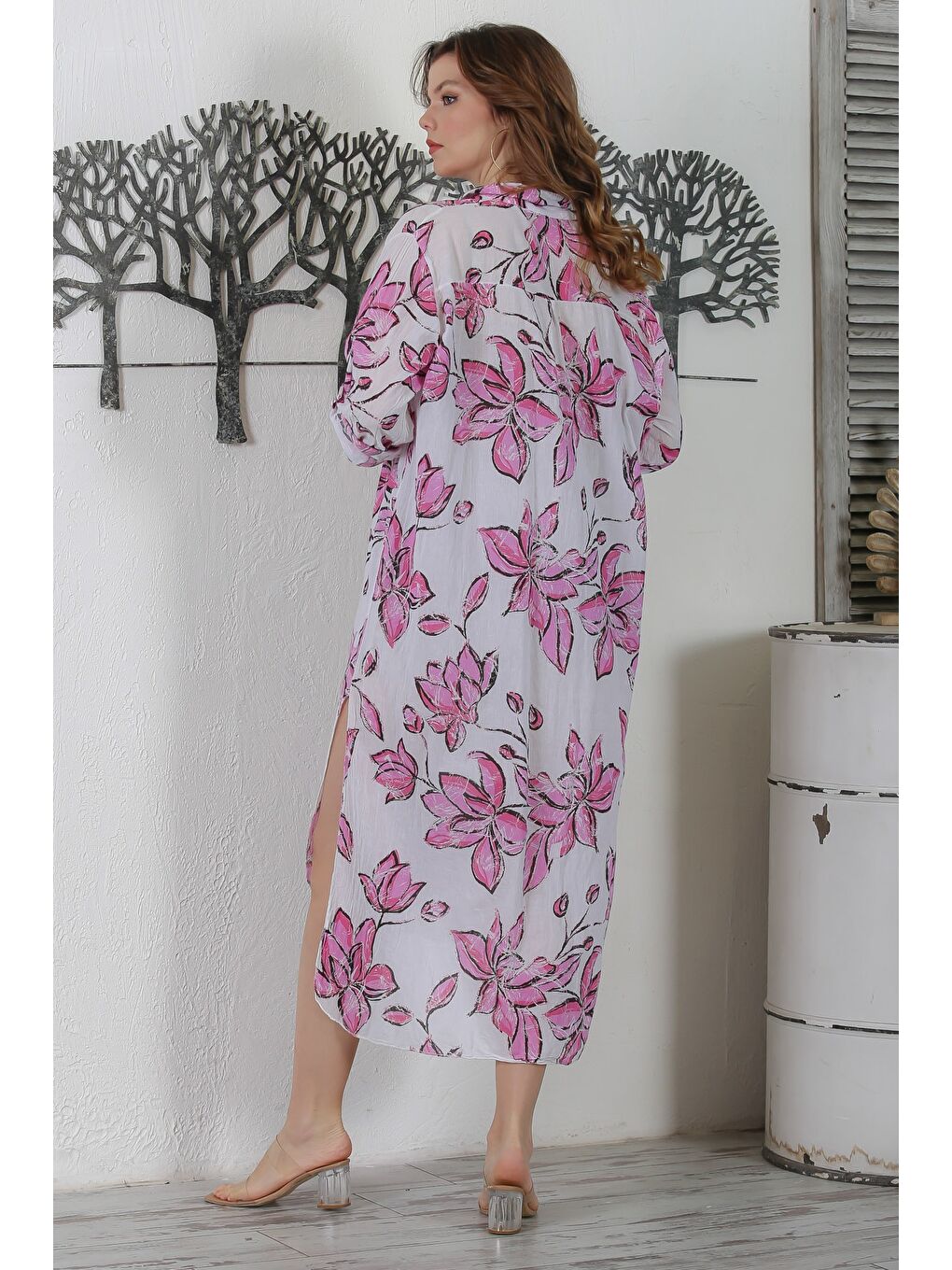 İtalyan Beyaz-Mavi Gömlek Yaka Düğmeli 3/4 Kol Yırtmaçlı Allover Baskılı Oversize Dokuma Elbise-7