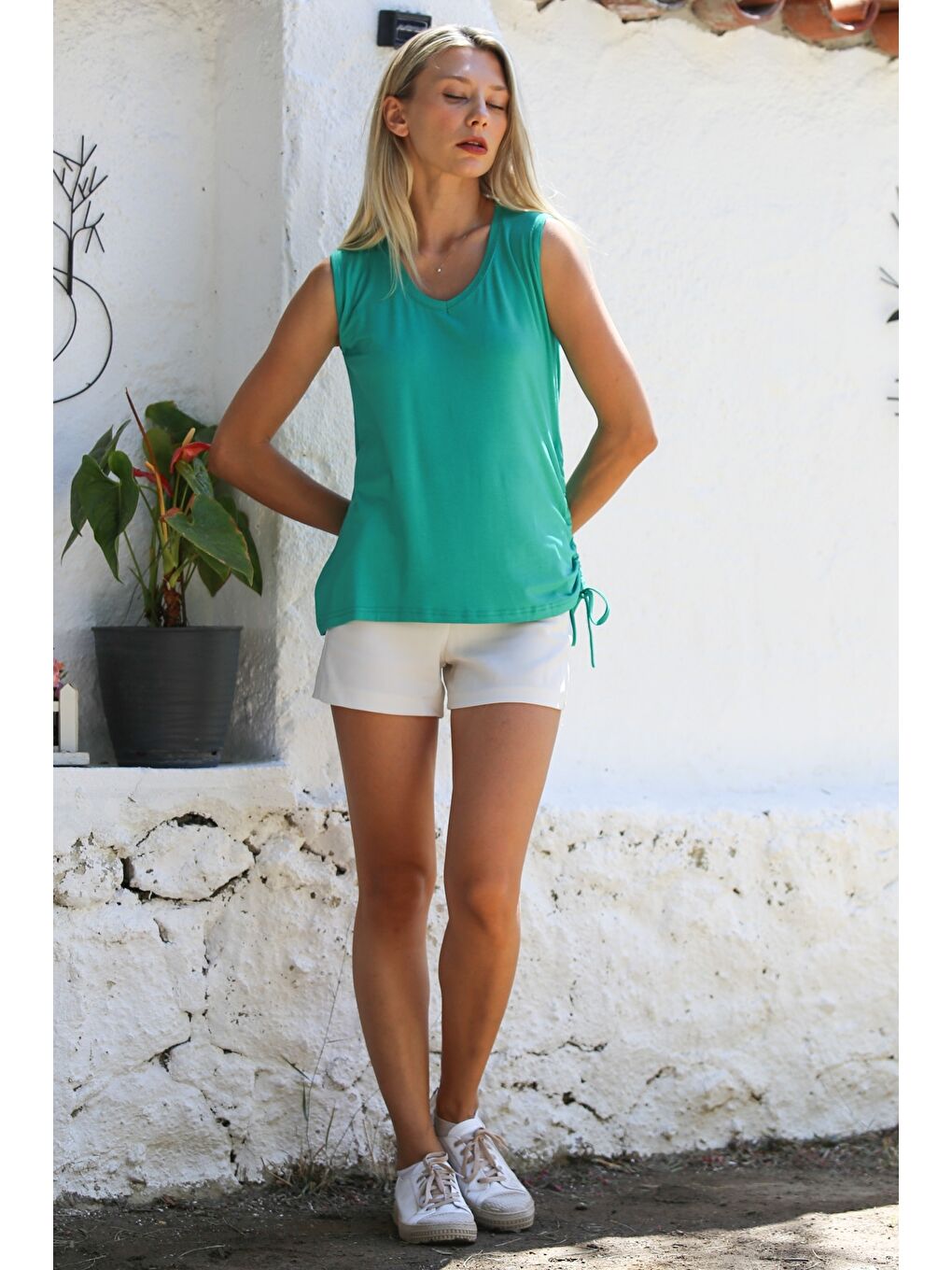 Yeşil V Yaka Kolsuz Yanları Büzgülü Örme Casual Bluz-4