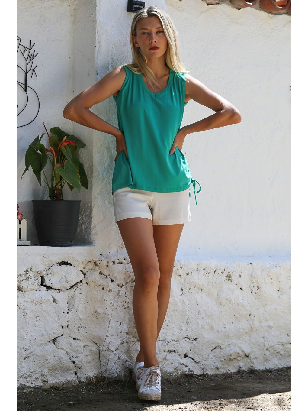 Yeşil V Yaka Kolsuz Yanları Büzgülü Örme Casual Bluz-5