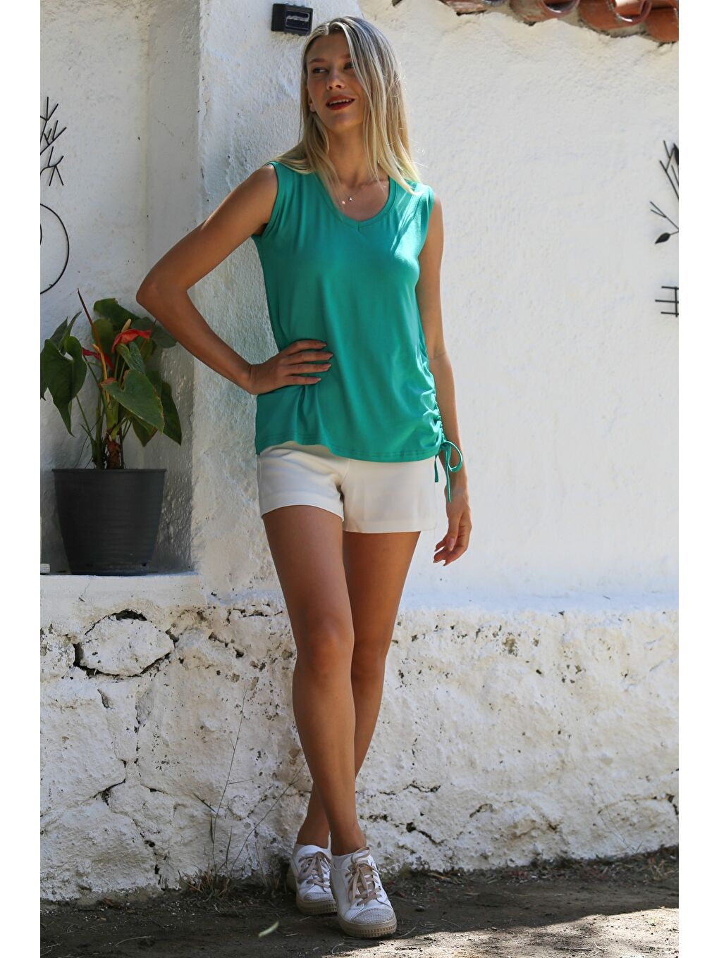 Yeşil V Yaka Kolsuz Yanları Büzgülü Örme Casual Bluz-6