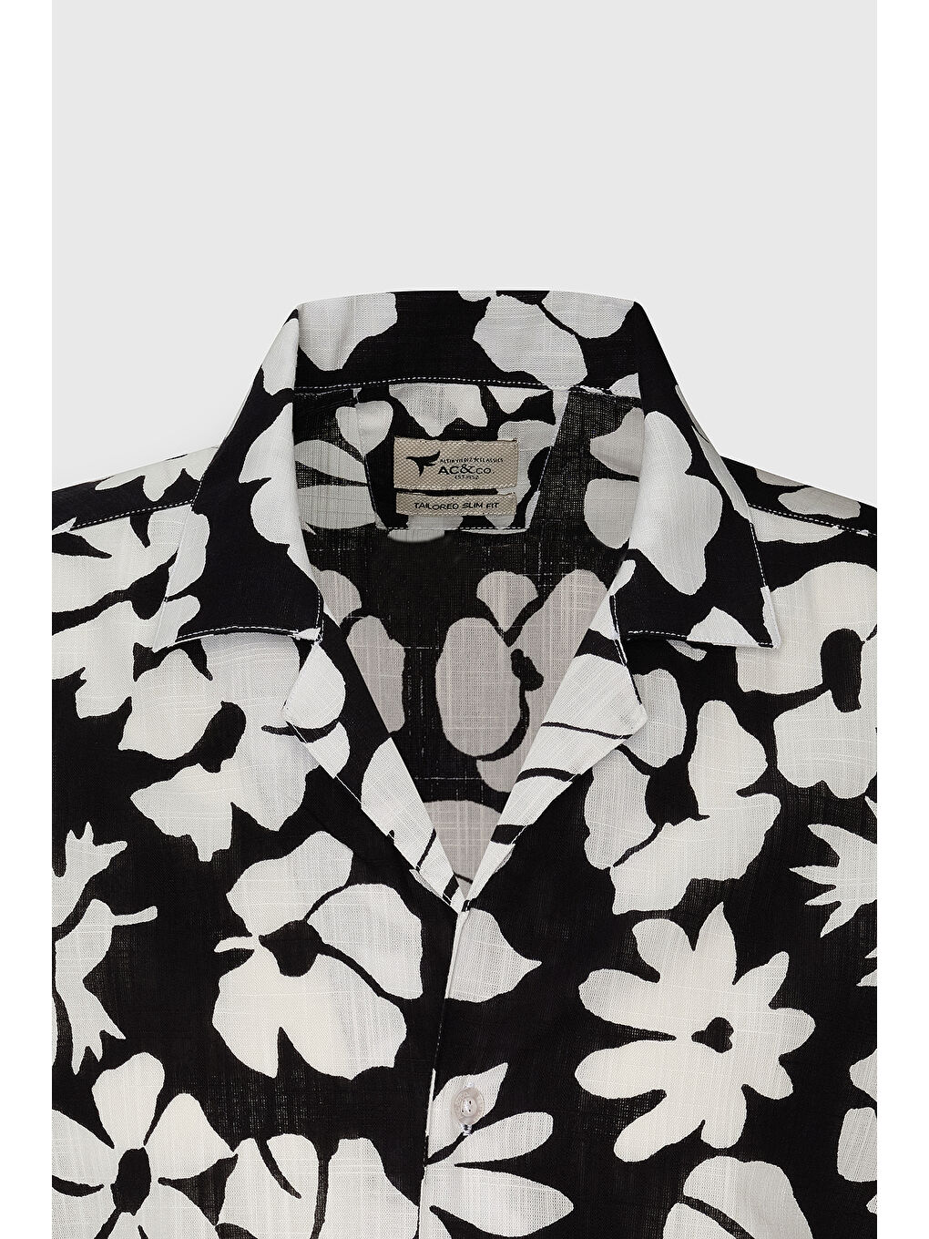 Erkek Siyah-Beyaz Slim Fit Dar Kesim Küba Yaka Kısa Kollu Baskılı Gömlek-5