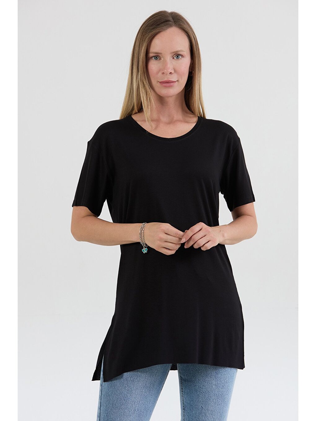 Siyah Basic V Yaka Yanları Yırtmaçlı Elastanlı Salaş Tişört