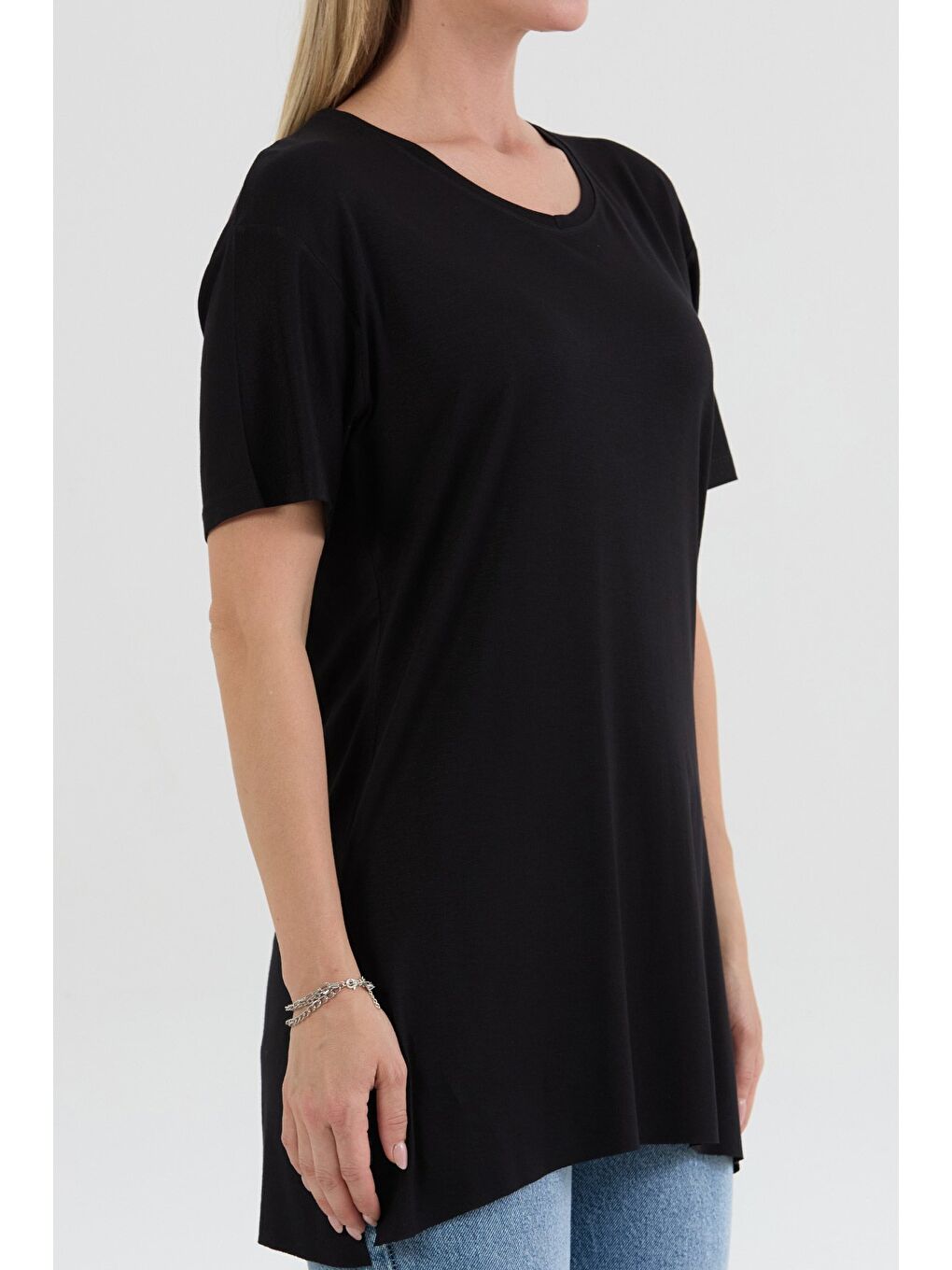 Siyah Basic V Yaka Yanları Yırtmaçlı Elastanlı Salaş Tişört-4