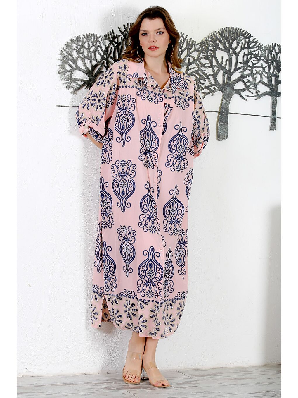 İtalyan Pembe Gömlek Yaka Düğmeli 3/4 Kol Yırtmaçlı Allover Baskılı Oversize Dokuma Elbise 130 72-2