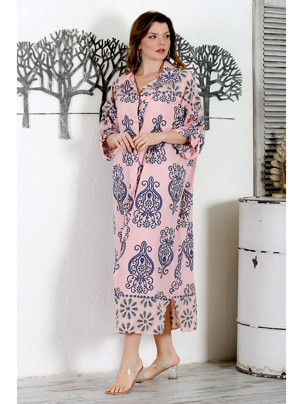 İtalyan Pembe Gömlek Yaka Düğmeli 3/4 Kol Yırtmaçlı Allover Baskılı Oversize Dokuma Elbise 130 72-4
