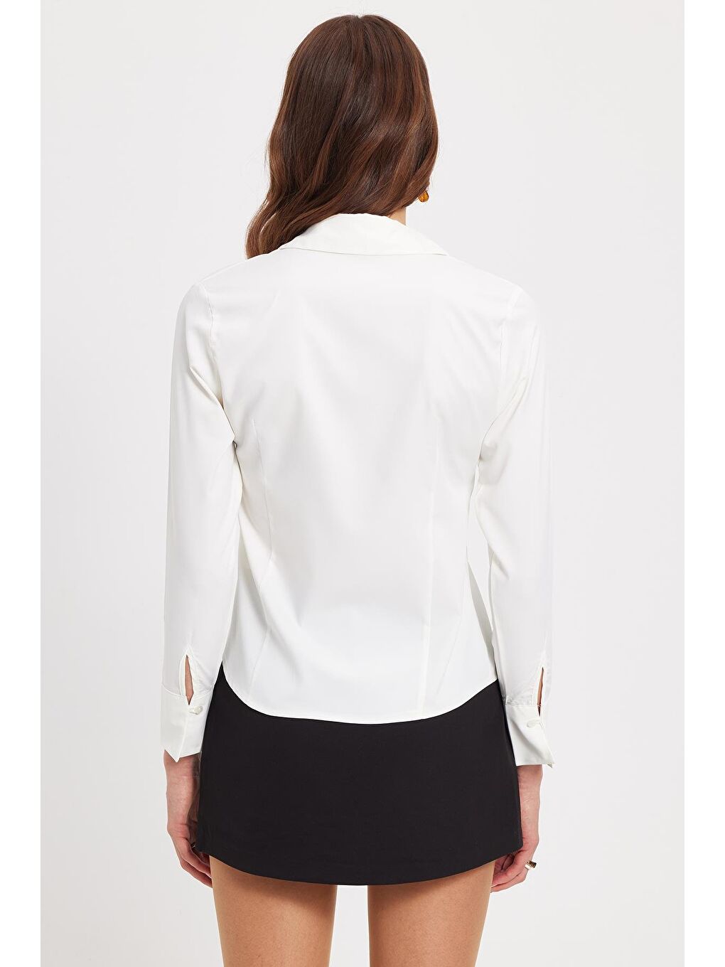 Kadın Slim Fit Dar Kesim Pensli Vucüda Oturan Klasik Yaka Uzun Kollu Elastanlı Ekru Gömlek-6