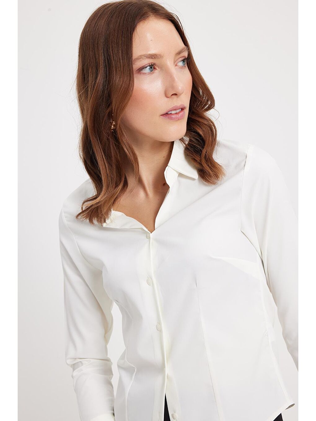 Kadın Slim Fit Dar Kesim Pensli Vucüda Oturan Klasik Yaka Uzun Kollu Elastanlı Ekru Gömlek-7