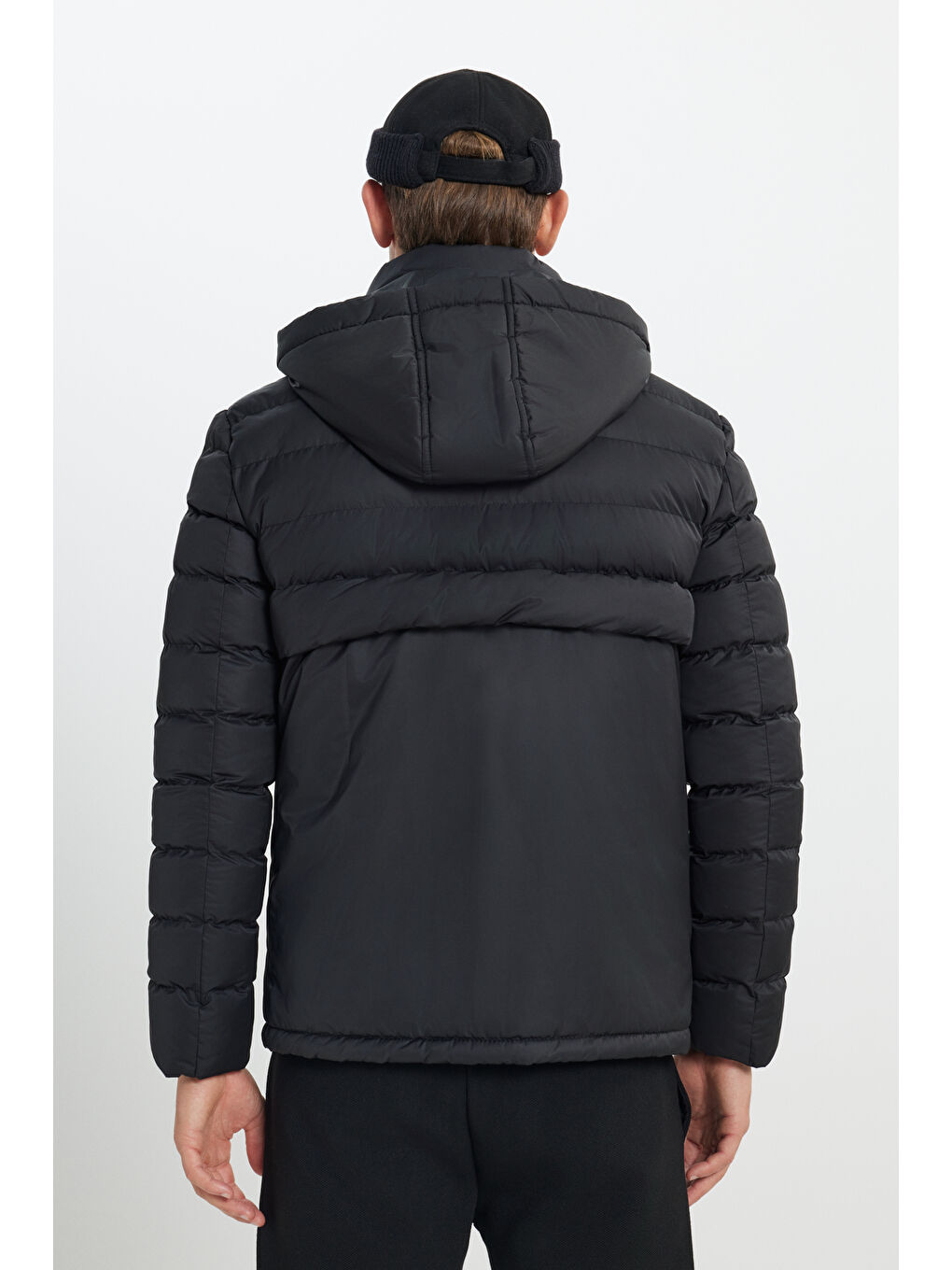 Erkek Siyah Standart Fit Normal Kesim Çıkma Kapüşon Dik Yaka Yan Cepli Mont-5