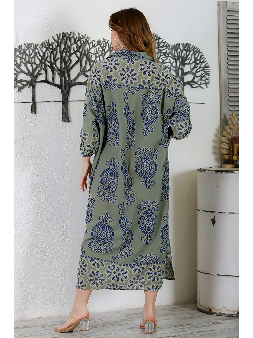 İtalyan Haki Gömlek Yaka Düğmeli 3/4 Kol Yırtmaçlı Allover Baskılı Oversize Dokuma Elbise 130 72-5