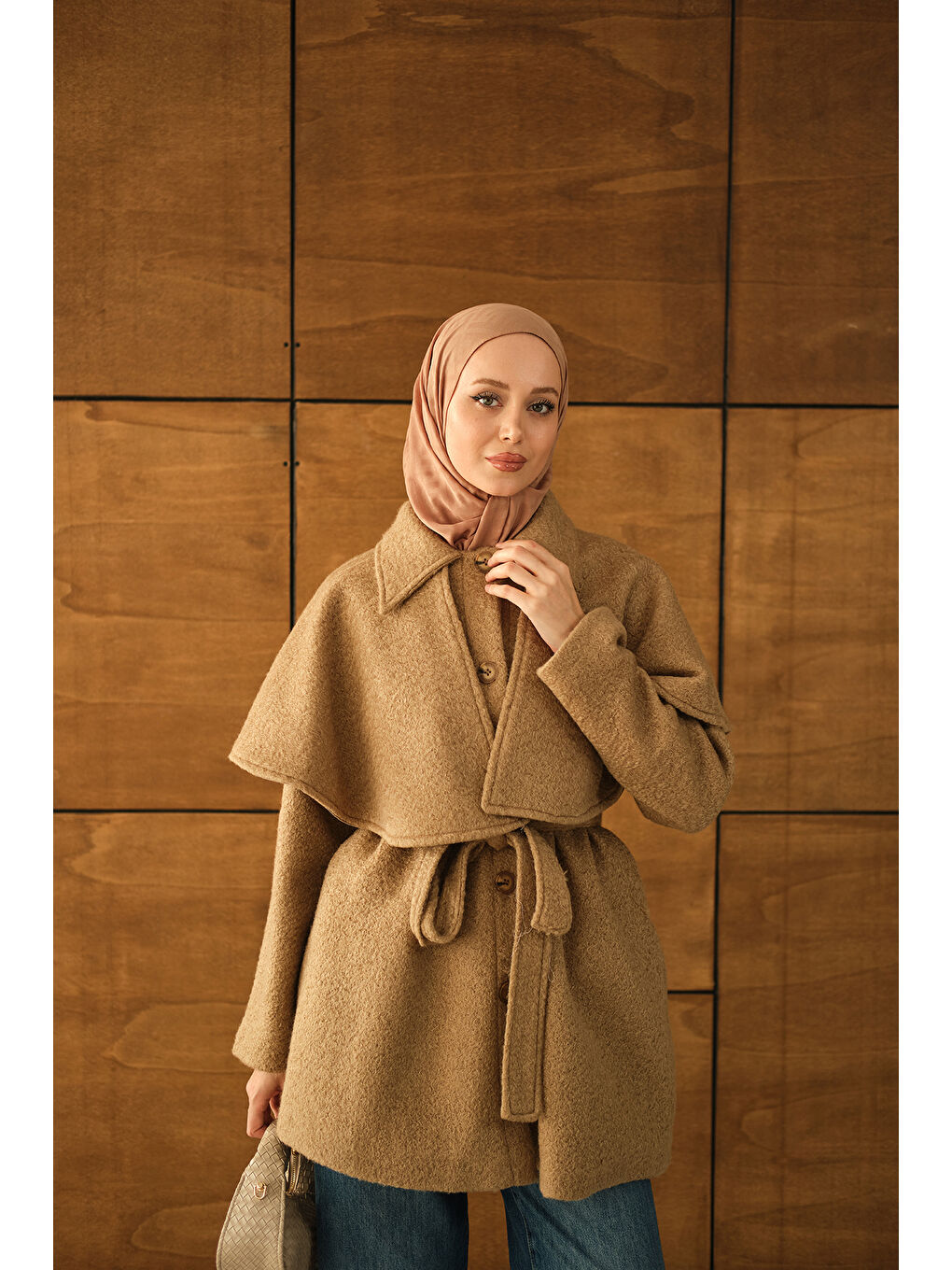 Bej Kadın Omuz Pelerinli Pelüş Kaşe Kaban Vizon-1