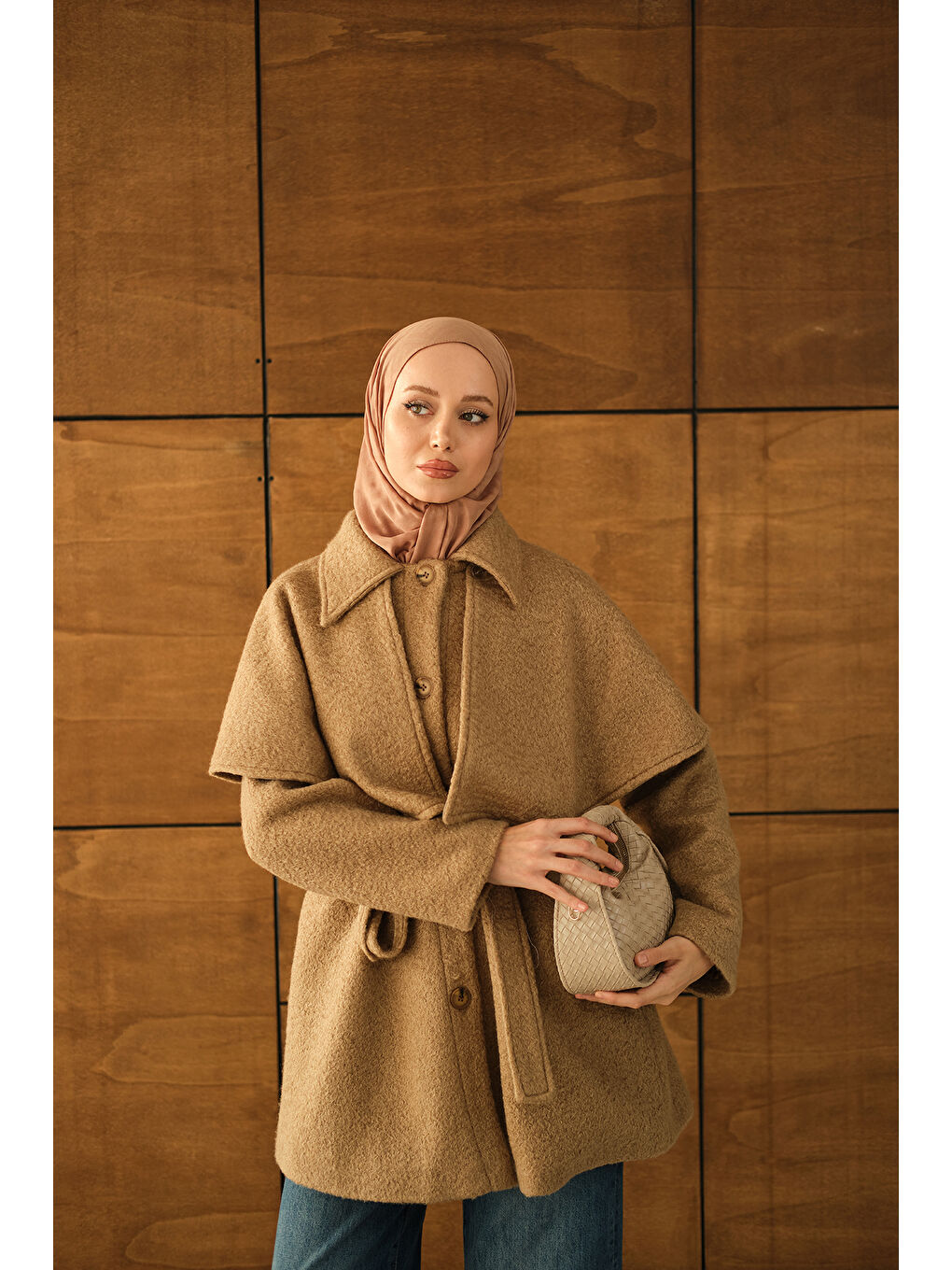 Bej Kadın Omuz Pelerinli Pelüş Kaşe Kaban Vizon-2