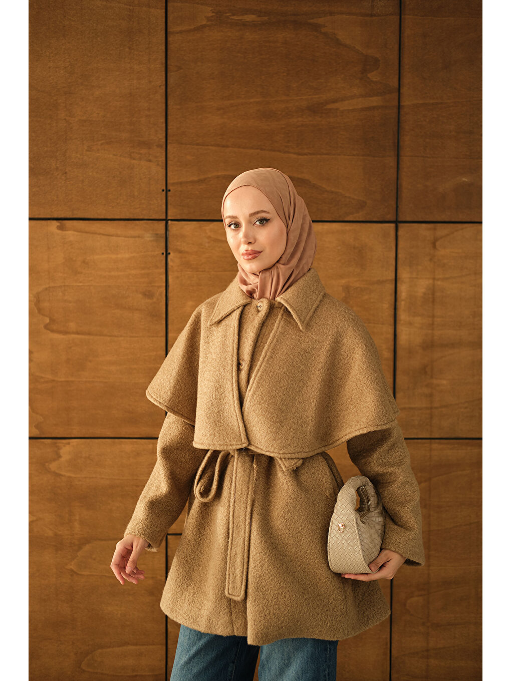 Bej Kadın Omuz Pelerinli Pelüş Kaşe Kaban Vizon-3