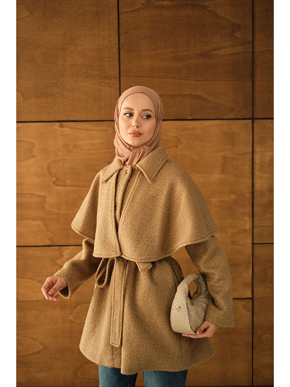 Bej Kadın Omuz Pelerinli Pelüş Kaşe Kaban Vizon-4