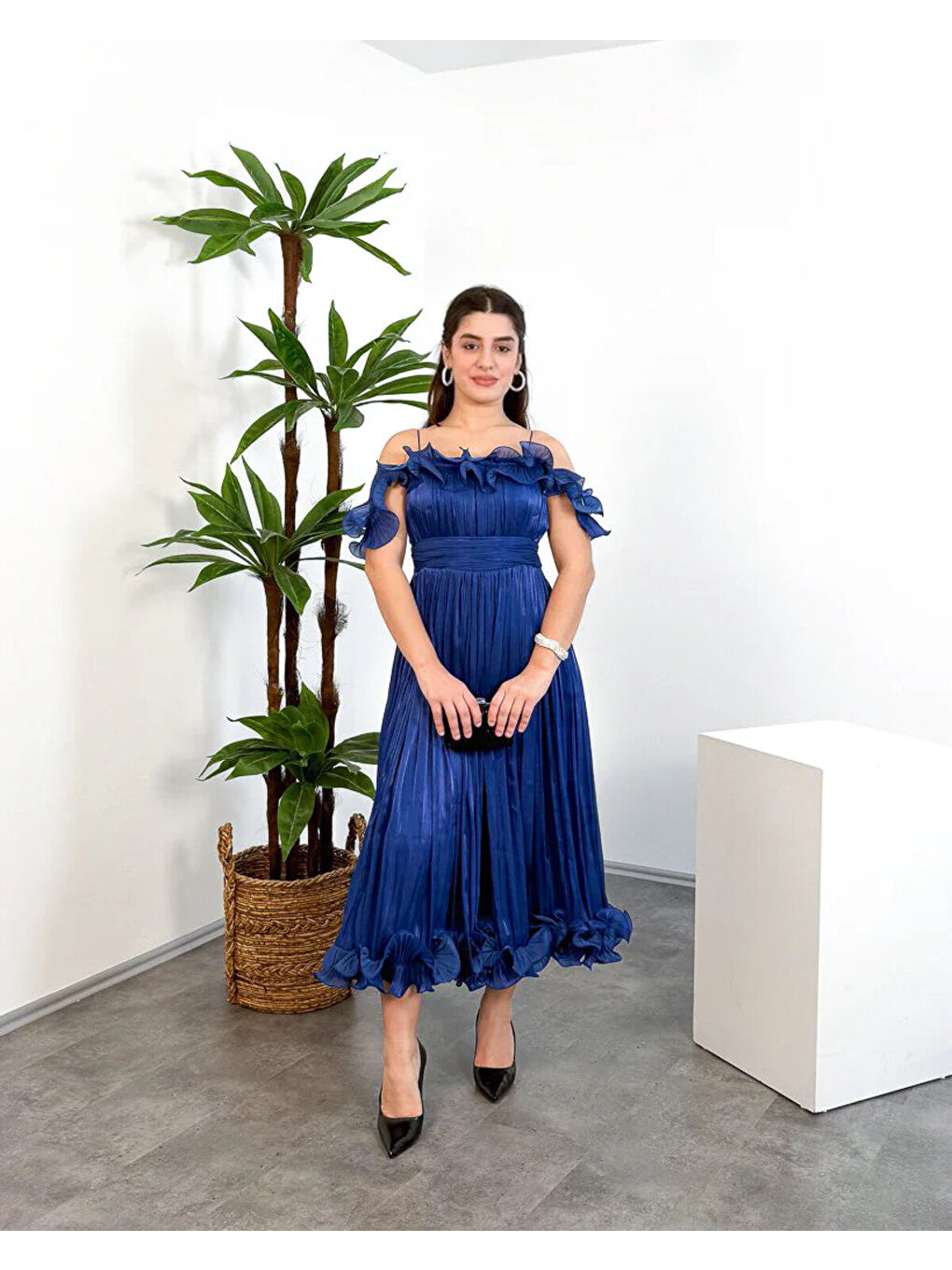 Lacivert İp Askılı Midi Elbise – Ön Pencere Detaylı