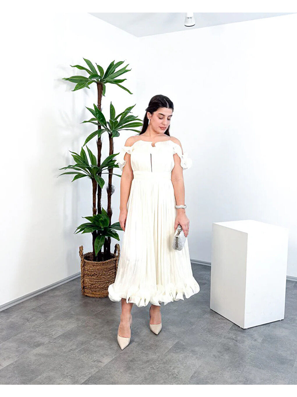 Ekru İp Askılı Midi Elbise – Ön Pencere Detaylı