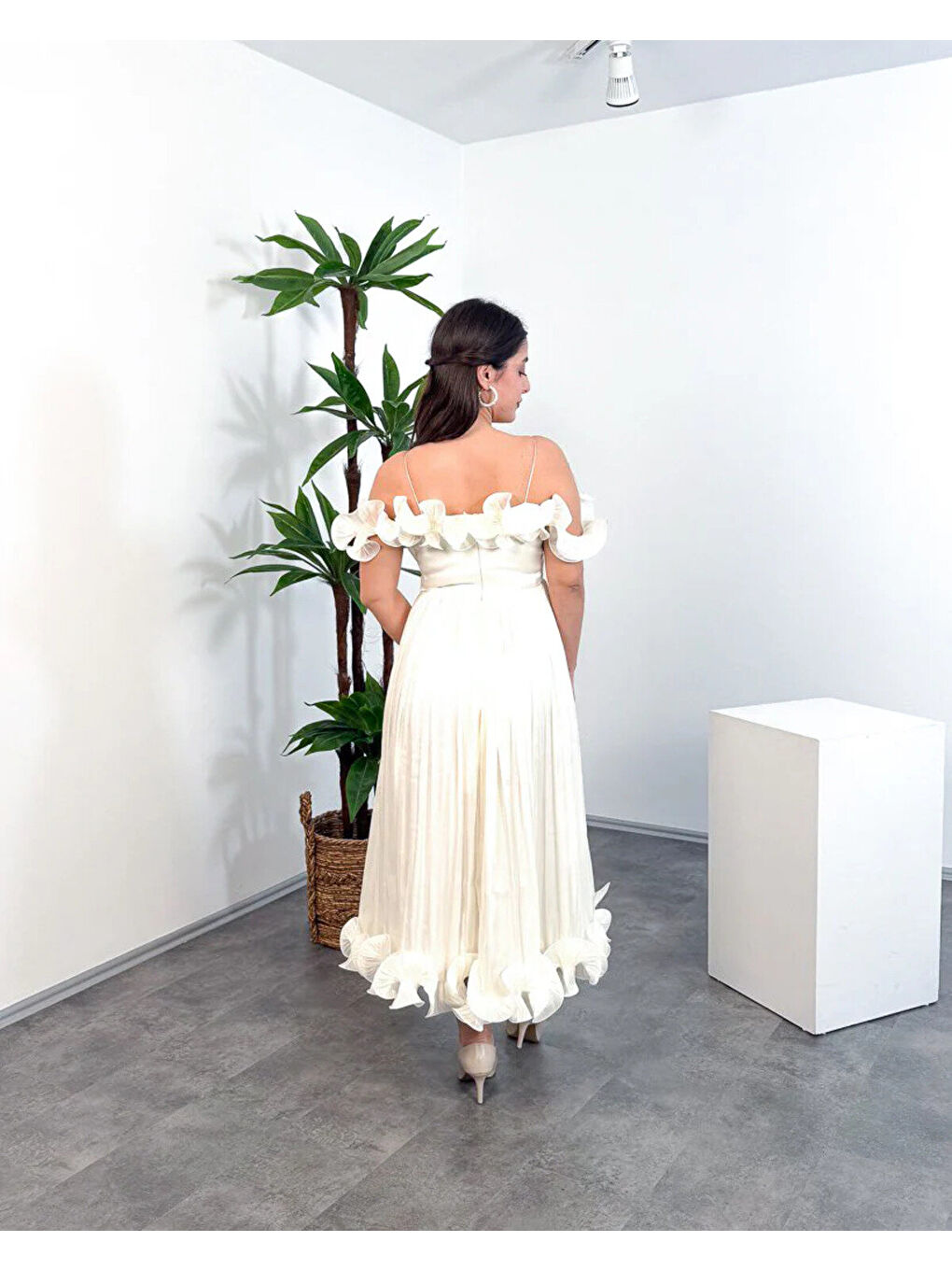 Ekru İp Askılı Midi Elbise – Ön Pencere Detaylı-1