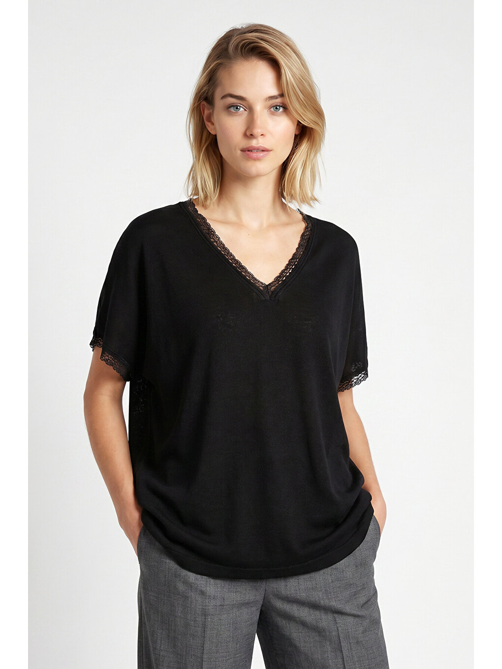 Siyah Dantelli Oversize Mevsimlik Triko Bluz SİYAH LYY0145-1