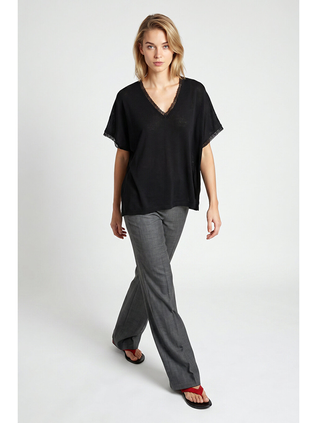Siyah Dantelli Oversize Mevsimlik Triko Bluz SİYAH LYY0145-3
