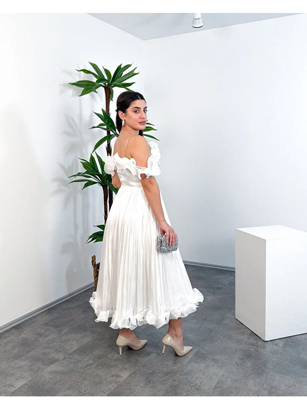 Beyaz İp Askılı Midi Elbise – Ön Pencere Detaylı-1