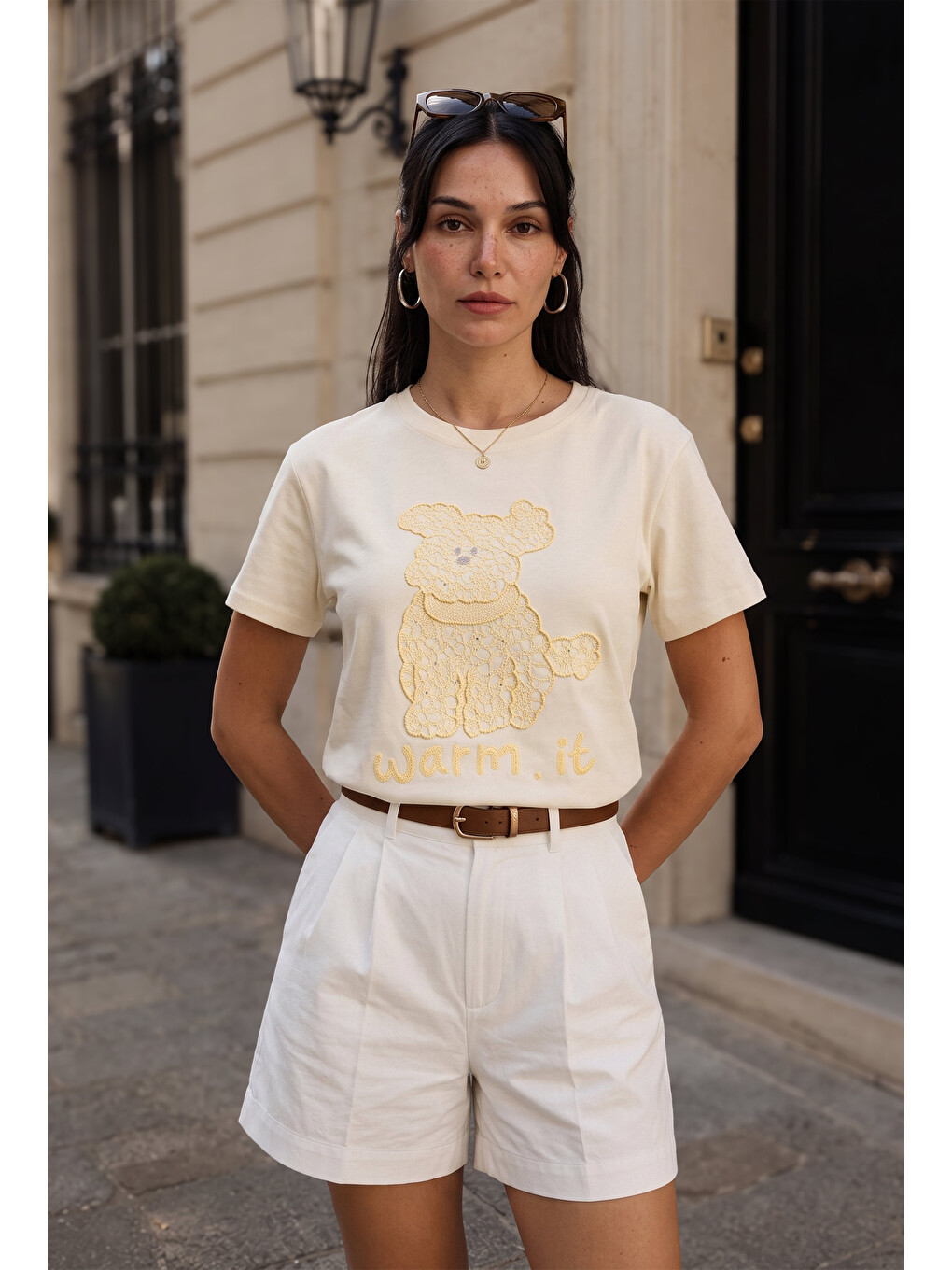 Kadın Bej Bol Kesim Köpüş Nakış Tasarım T-shirt