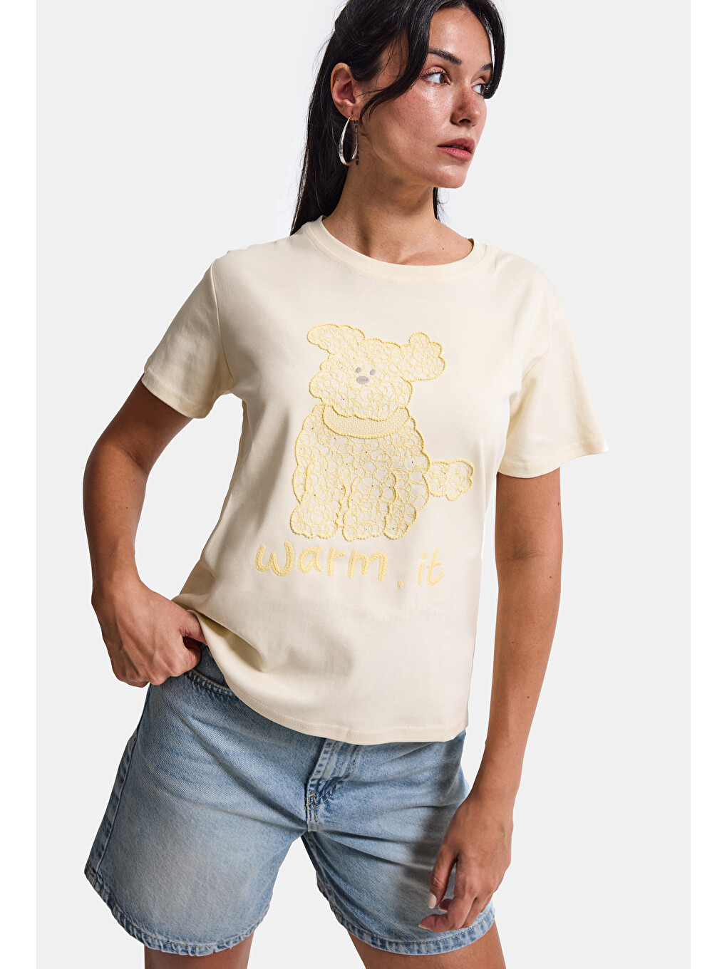Kadın Bej Bol Kesim Köpüş Nakış Tasarım T-shirt-4