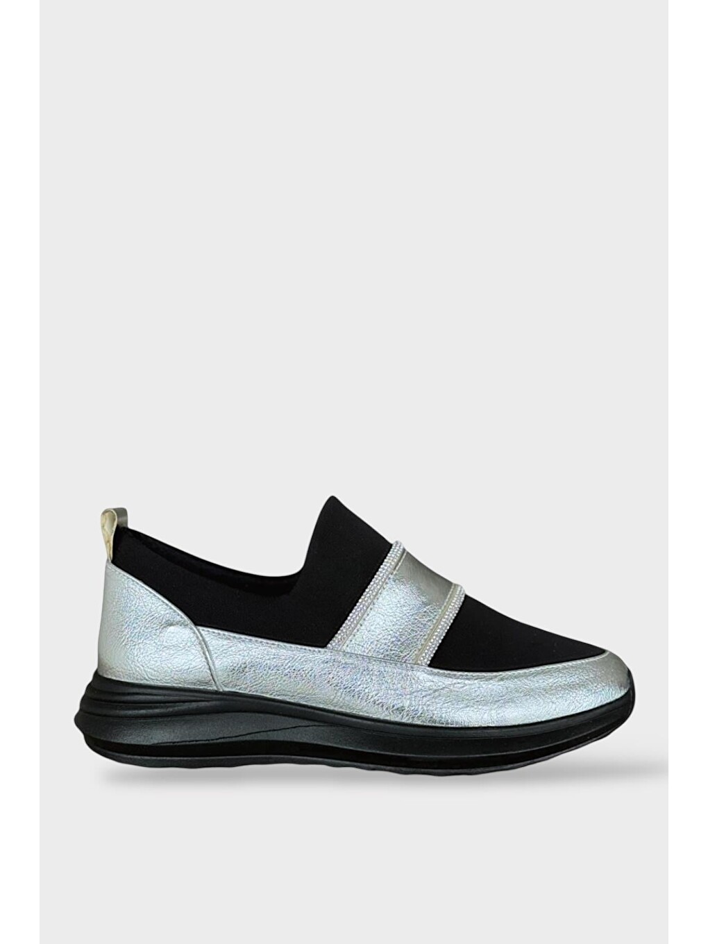 Gri Taş Detaylı Kadın Sneaker Ayakkabı Grİ