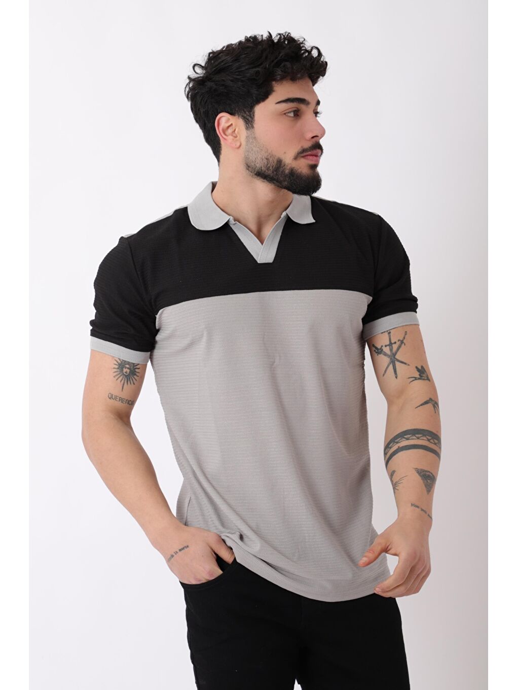 Gri Apaç Yaka Parçalı Desenli Tişört JS C-1026_30424