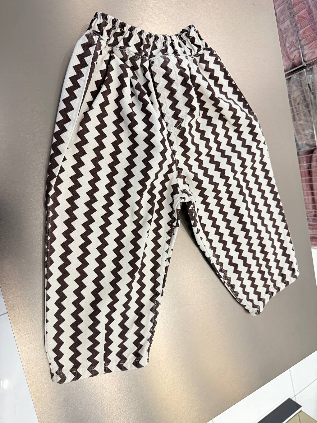 Karışık Erkek Çocuk Pamuklu Kahverengi Ekru Zikzak Desenli Bol Paça Pantolon-3