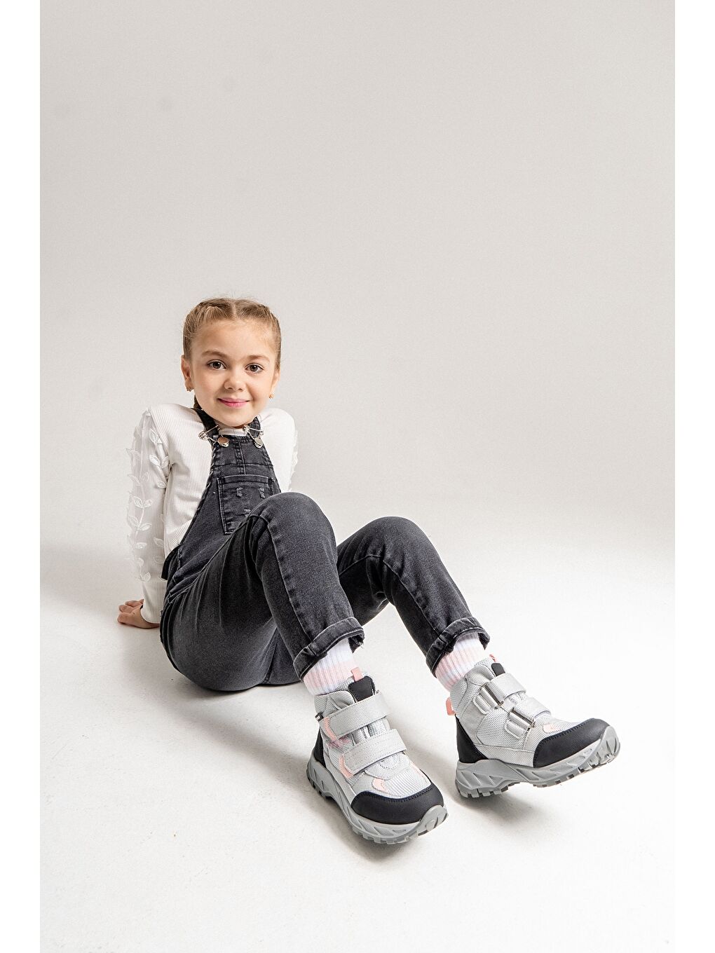 Kız Çocuk Gri-Pembe Su Geçirmez Anatomik Günlük Bot-1