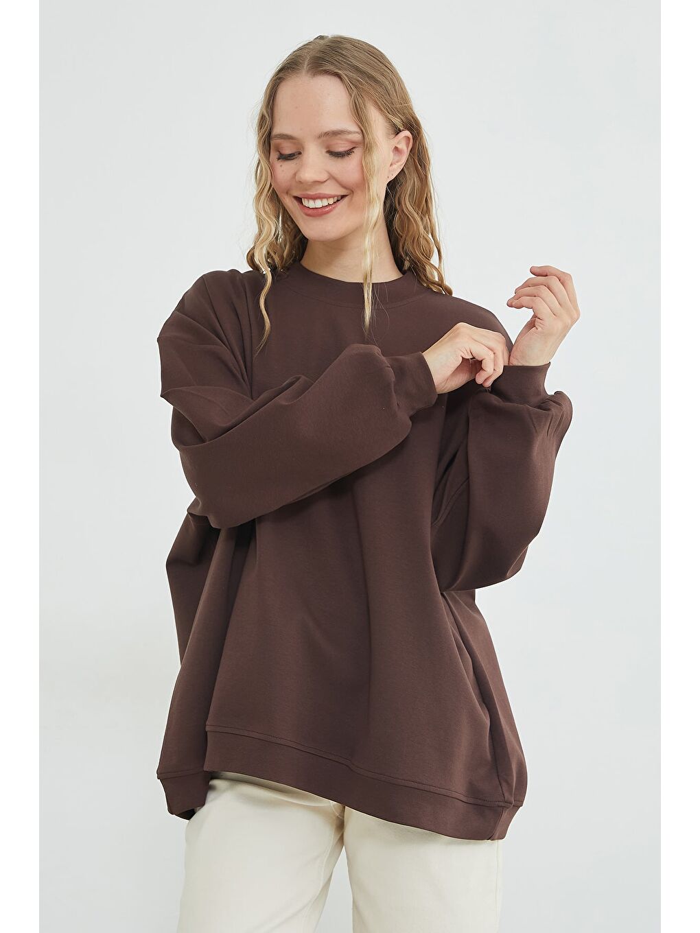 Kahverengi Basic Bisiklet Yaka Oversize Sweatshirt-1