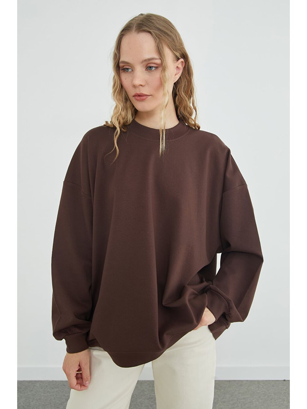 Kahverengi Basic Bisiklet Yaka Oversize Sweatshirt-4