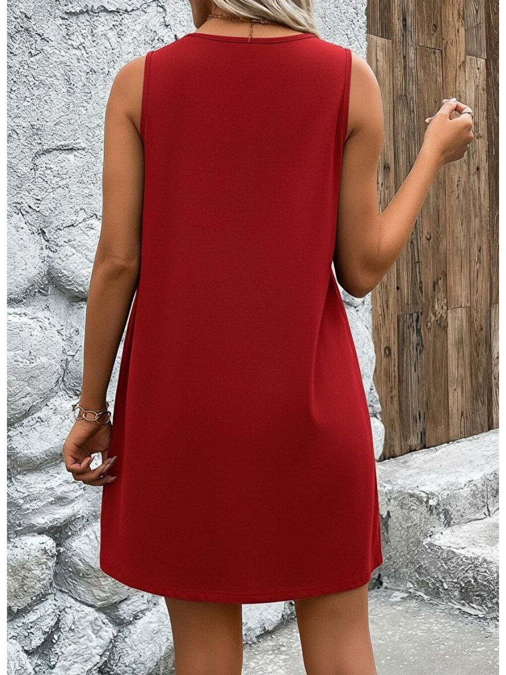 Kırmızı Kadın Askılı V Yakalı Geniş Kesim Detaylı Kısa Janjan Krep Elbise-4