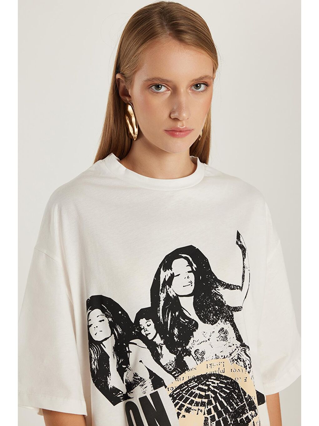 Kadın Regular Fit Klasik Kesim %100 Pamuk Kısa Kollu Bisiklet Yaka Baskılı Ekru Tişört-1