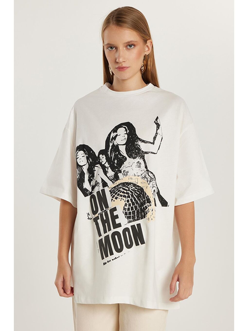 Kadın Regular Fit Klasik Kesim %100 Pamuk Kısa Kollu Bisiklet Yaka Baskılı Ekru Tişört-3