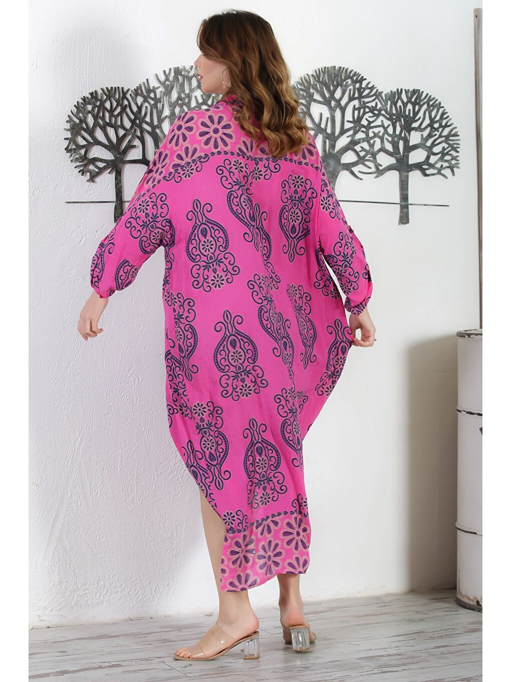 İtalyan Fuşya Gömlek Yaka Düğmeli 3/4 Kol Yırtmaçlı Allover Baskılı Oversize Dokuma Elbise 130 72-5