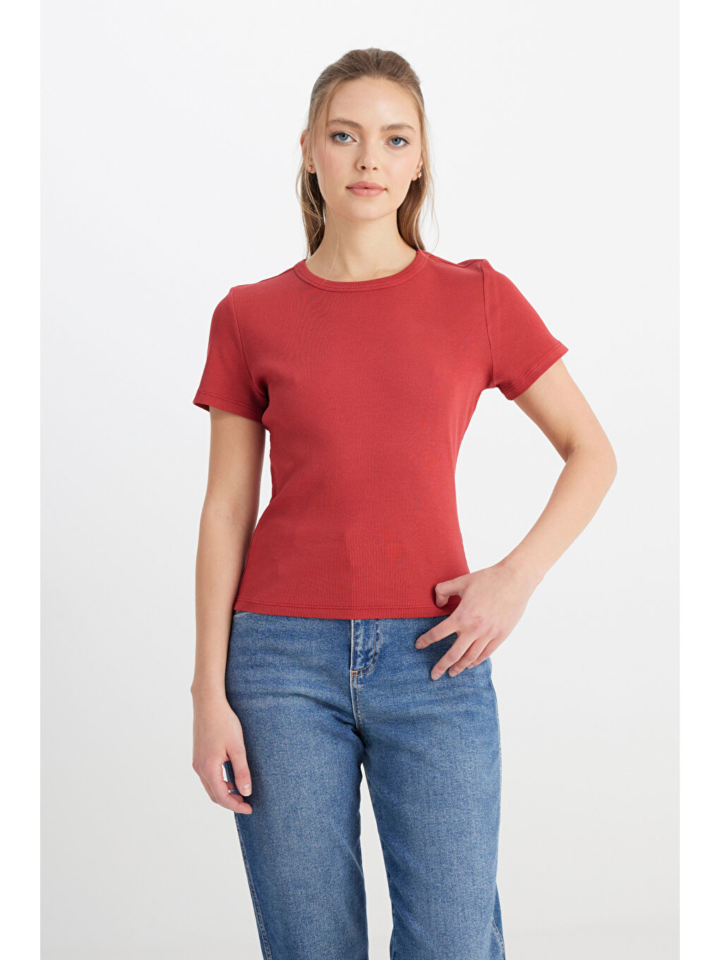 Slim Fit Dar Kesim Bisiklet Yaka Kırmızı Tişört