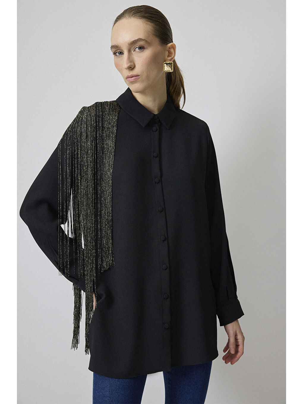 Siyah Kolu Püsküllü Krep Gömlek-2