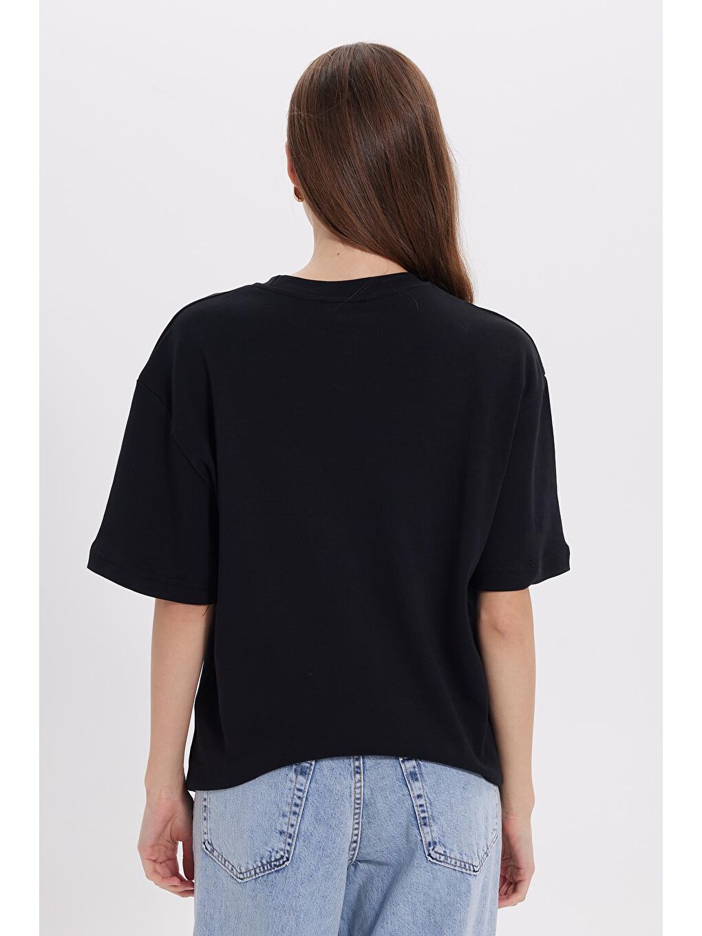 Kadın Oversize Geniş Kesim %100 Pamuk Yumuşak Dokulu Basic Bisiklet Yaka Siyah Tişört-5