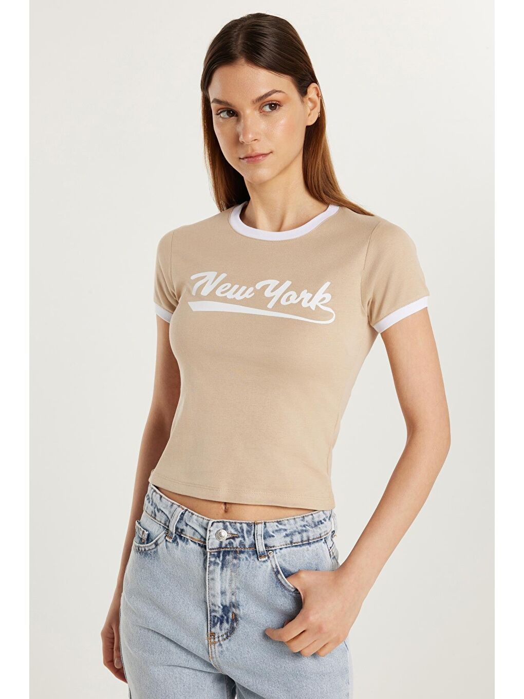 Kadın Slim Fit Dar Kesim %100 Pamuk Bisiklet Yaka Baskılı Bej Tişört-1