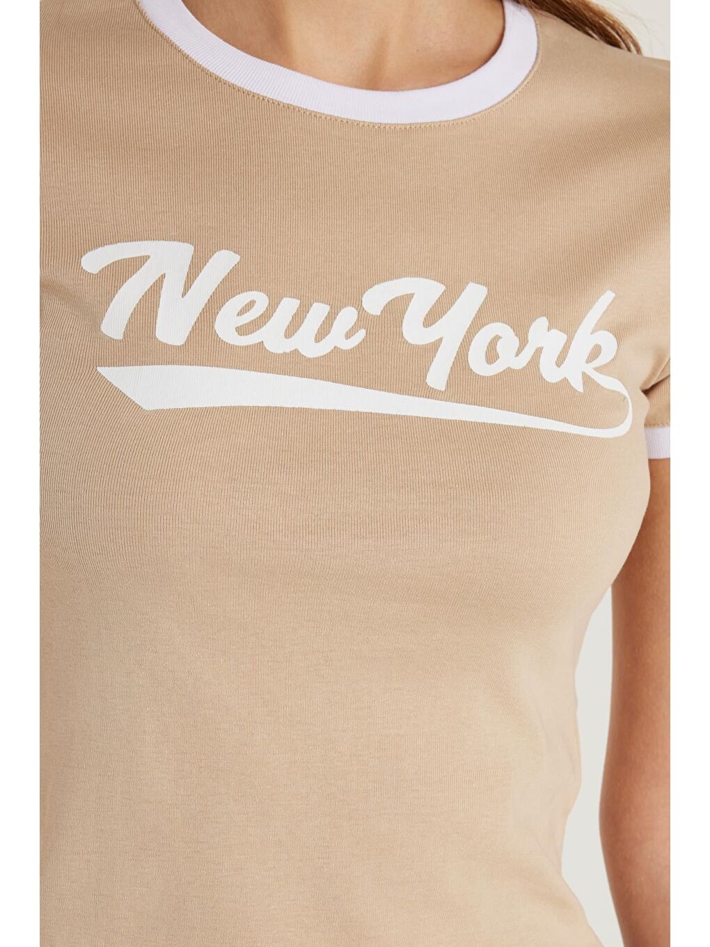 Kadın Slim Fit Dar Kesim %100 Pamuk Bisiklet Yaka Baskılı Bej Tişört-2