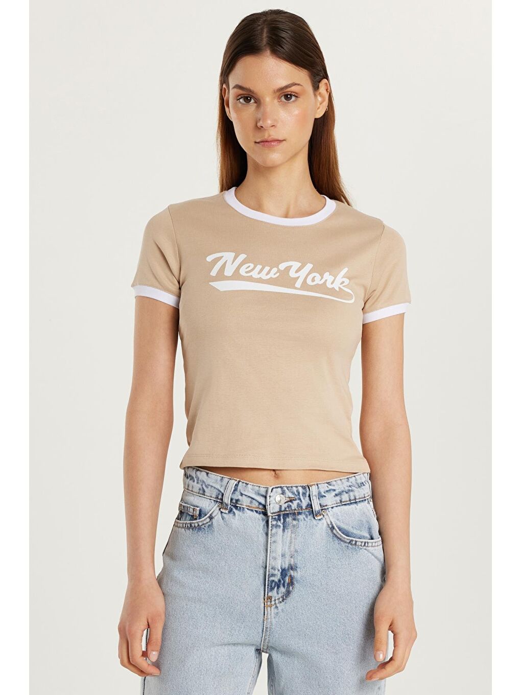 Kadın Slim Fit Dar Kesim %100 Pamuk Bisiklet Yaka Baskılı Bej Tişört-3