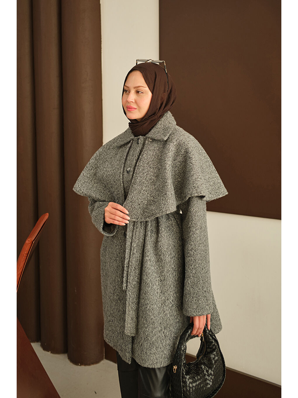 Kadın Omuz Pelerinli Pelüş Kaşe Kaban Gri-1