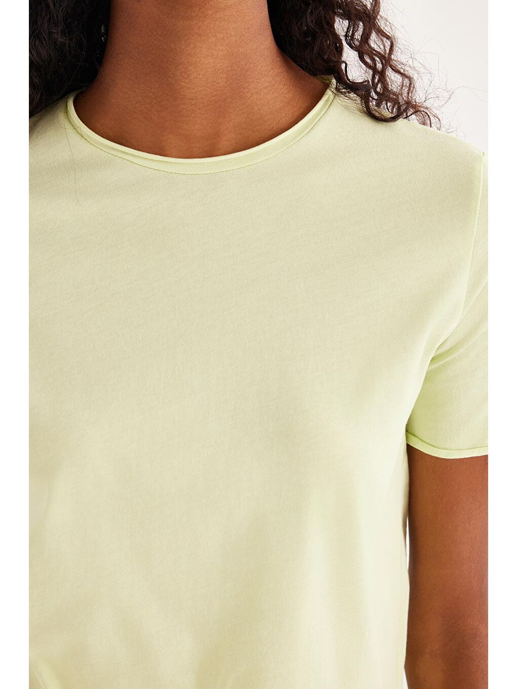 Kadın Slim Fit Dar Kesim %100 Pamuk Bisiklet Yaka Yeşil Tişört-2